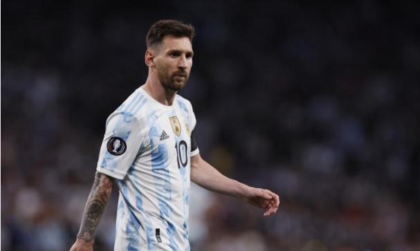 拜登严防VS特朗普狂卖：美国数十万颗AI芯片即将涌入中东